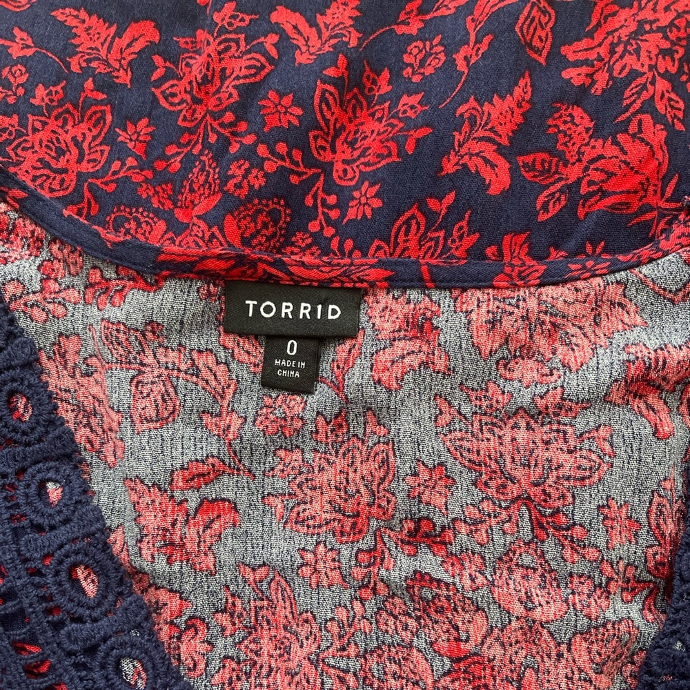 Torrid Floral Boho 3/4 Sleeve Deep V-Neck Lace and Tassle Accent Top- Size 0X - Picture 7 of 10